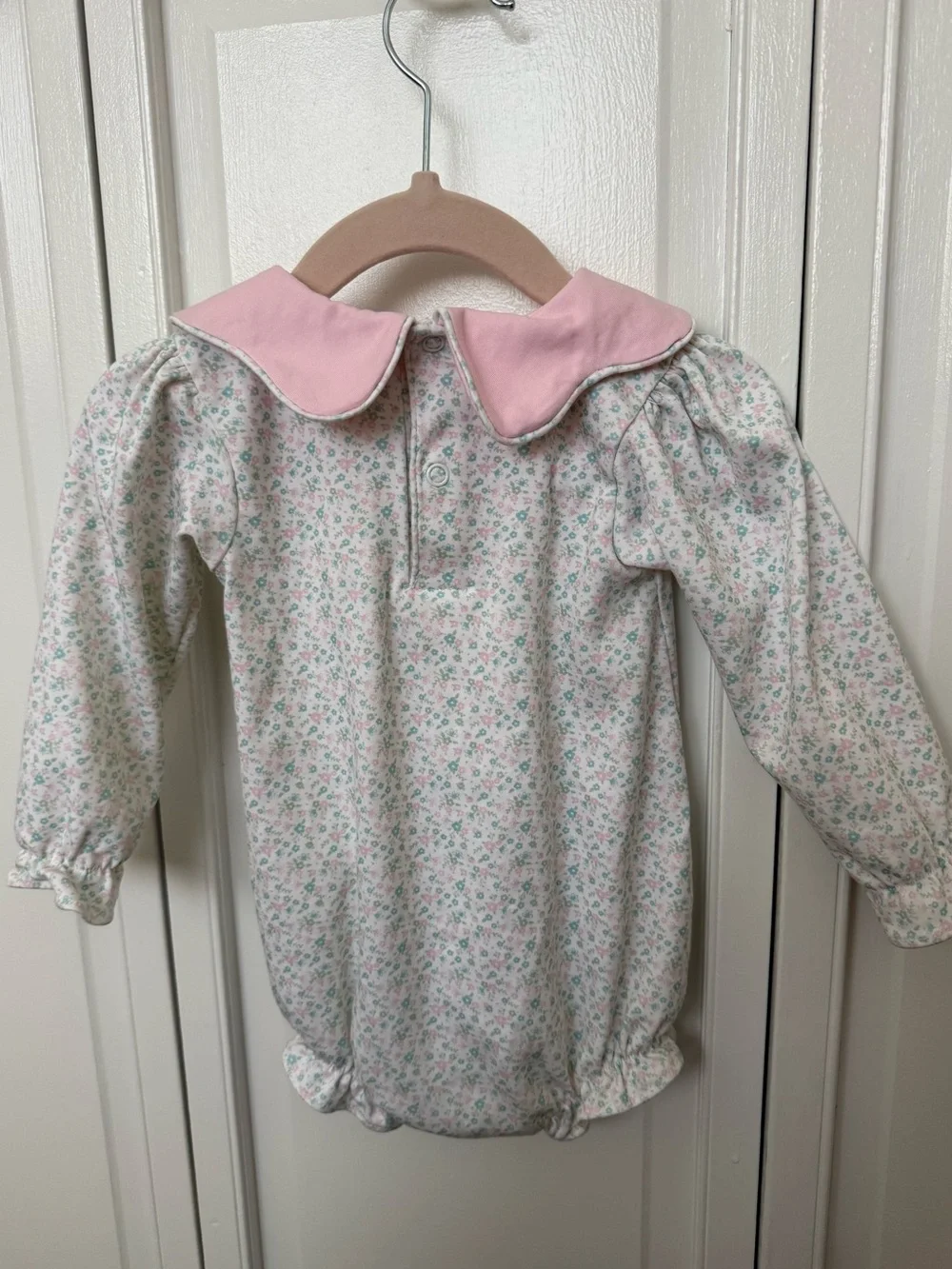 Baby Loren Floral print Long-Sleeve Romper with Pink Scalloped Collar - Picture 2 of 4